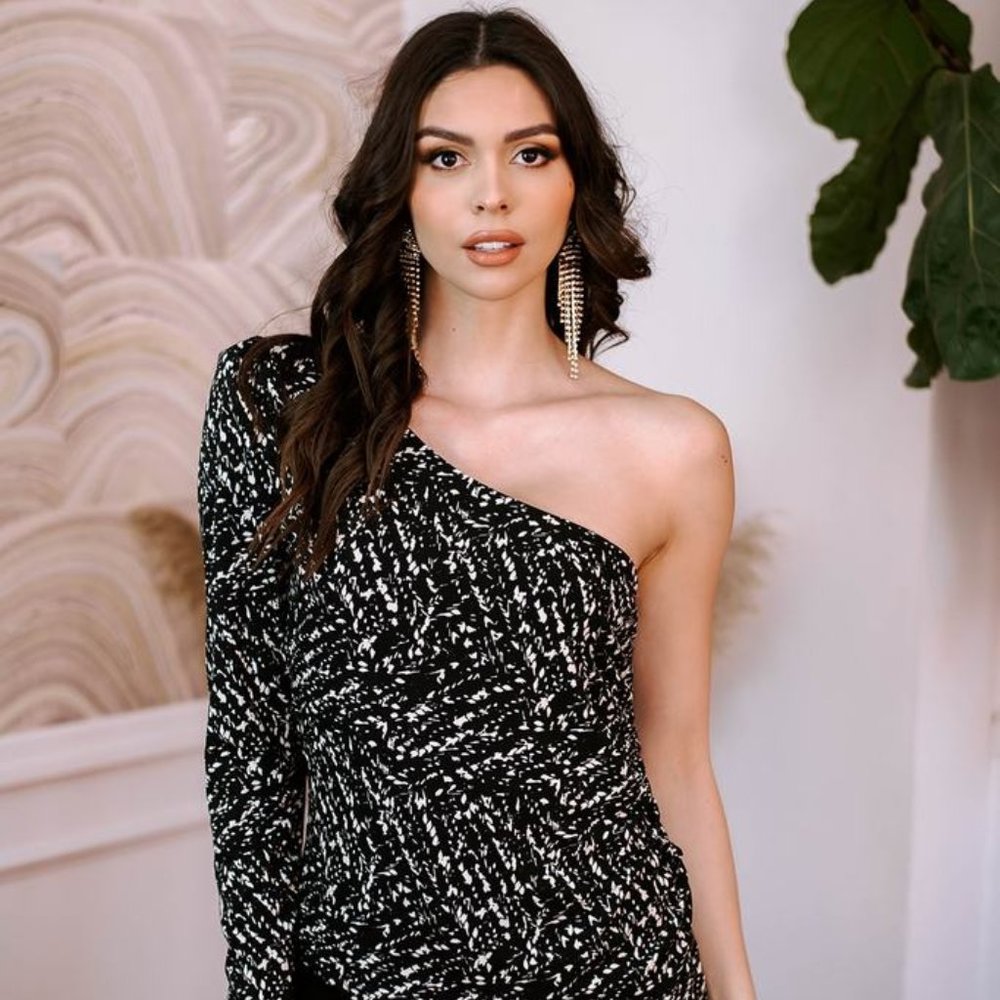 NWT One-Shoulder Asymmetrical Top